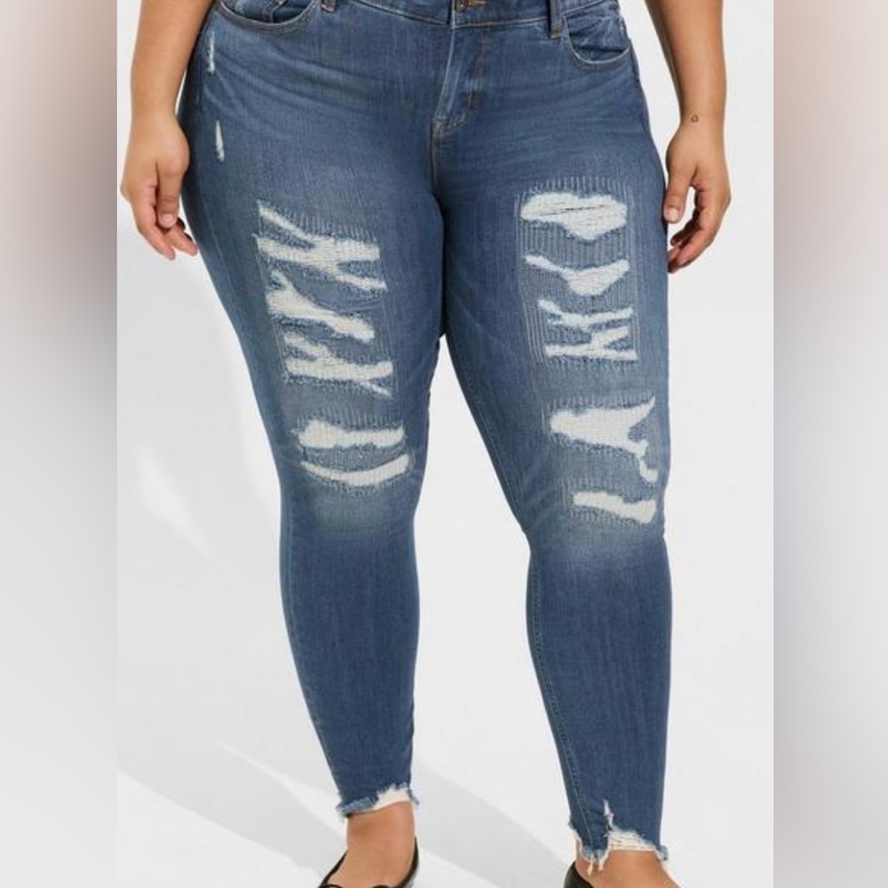 Torrid Bomshell Skinny distressed Jeans Size 18